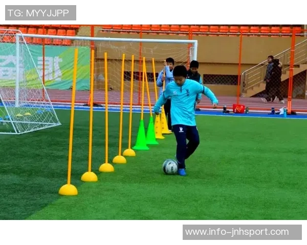 足球家里训练的有效方法与技巧分享助你提升球技